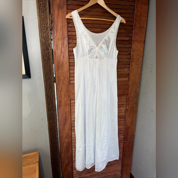 Other - Elegant White Lace Nightgown